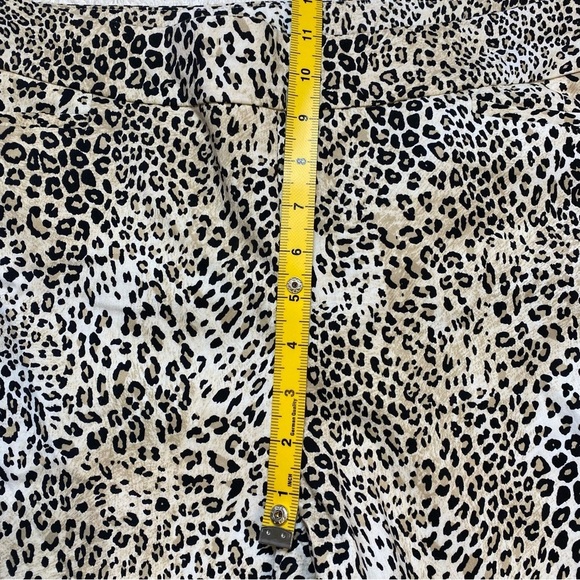 Chico's White Leopard Animal Print Pull On Crop Pants Ladies Size 10/Chico 1.5 - Picture 7 of 10